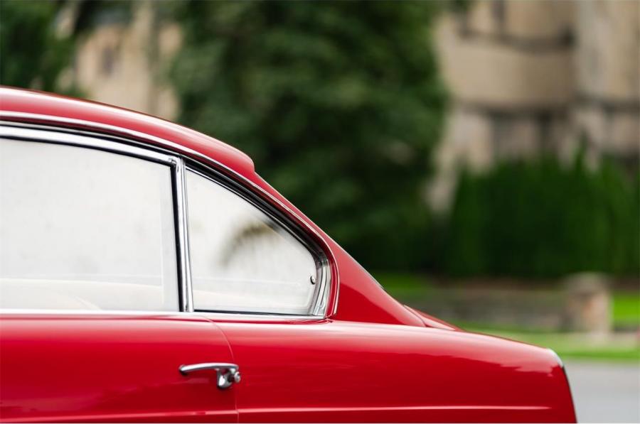 Детали экстерьера Ferrari 250 GT 2+2 Coupe (Series II) 1962 года  (фото 4 из 62)